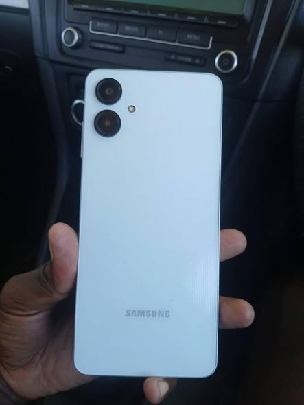 Samsung A06 photo 2