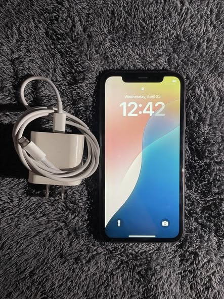iPhone 11 128GB photo 1