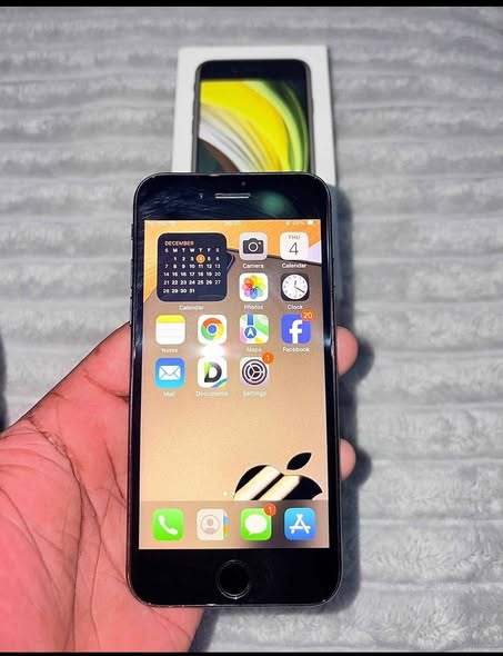 IPhone SE 128GB photo 1