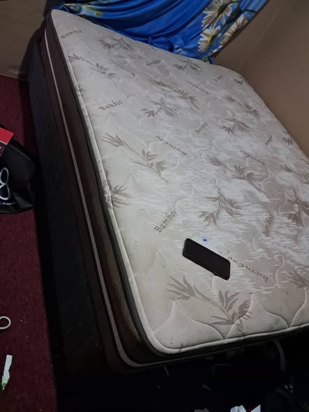 Queen bed photo 1