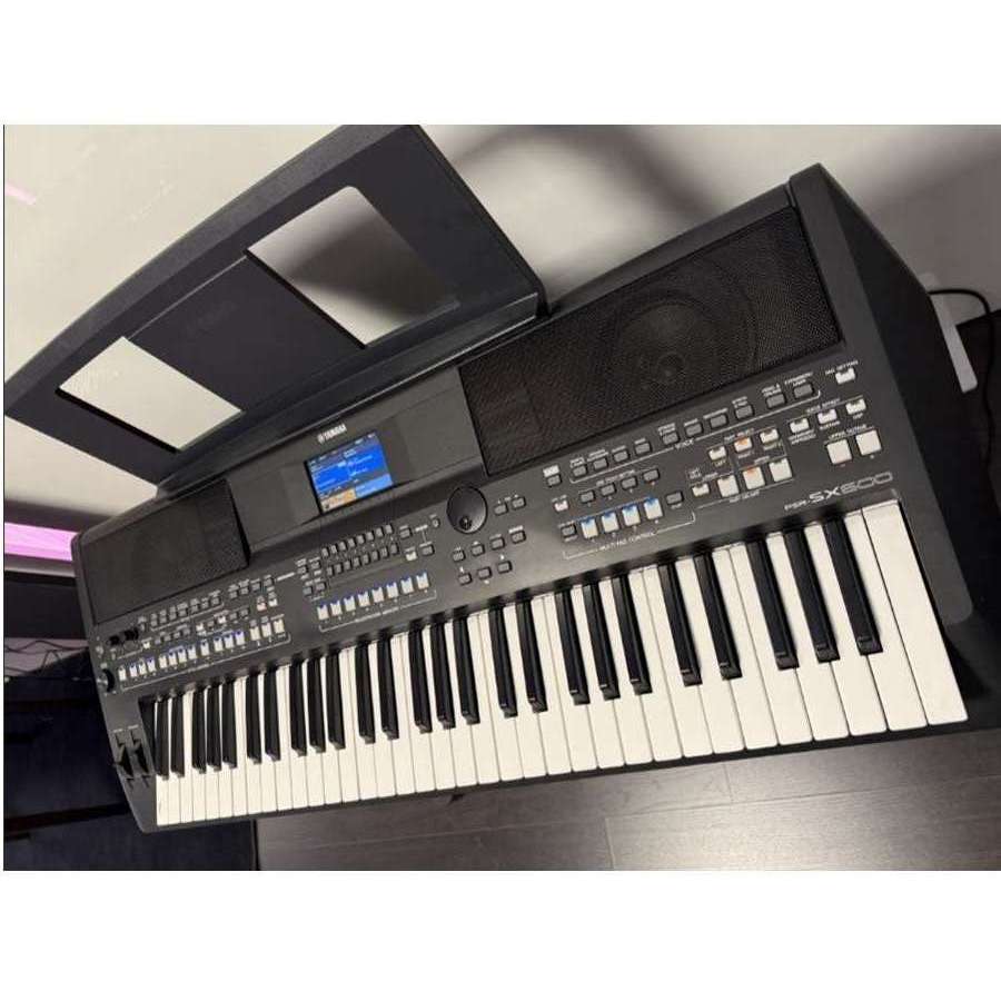 Yamaha PSR-SX600 Second-hand | Well kept photo 2