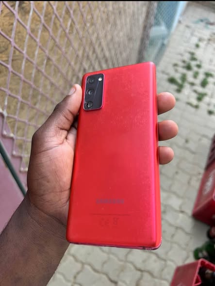 Samsung S20 FE 128Gb photo 2