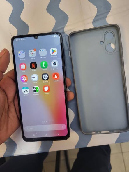 Samsung Galaxy A06 photo 2