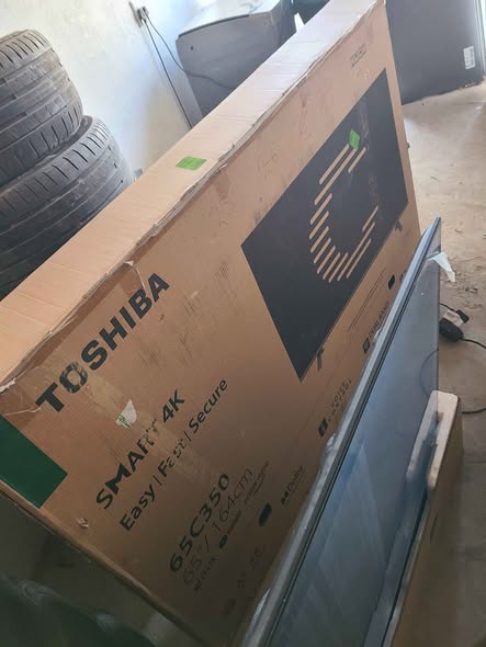 Toshiba 65inch smart TV photo 2