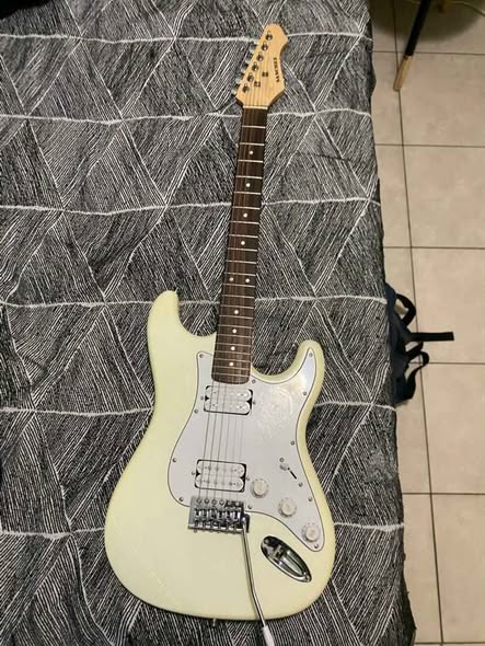 Electric Guitar photo 4