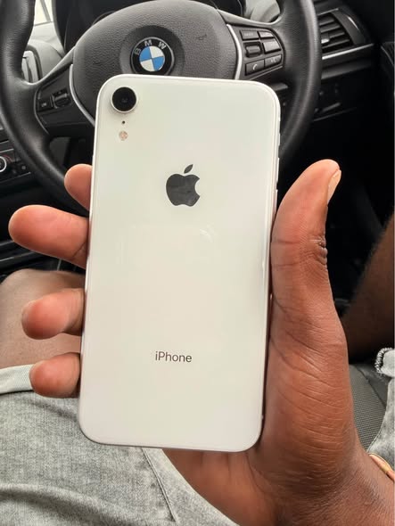 iPhone XR photo 1
