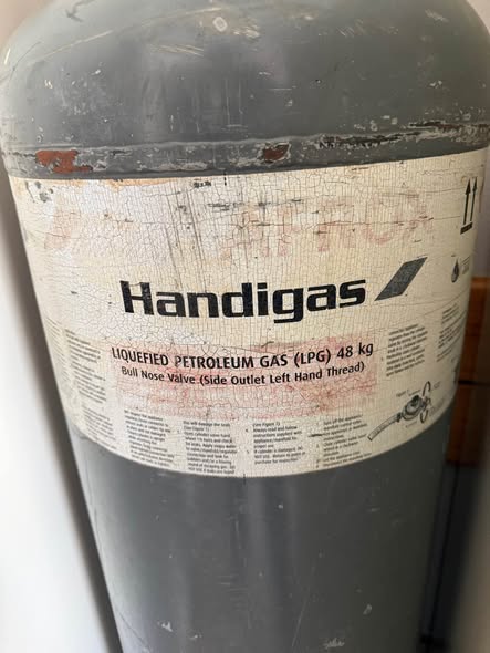 48 Kg Gas Cylinder with gas (not full) photo 2