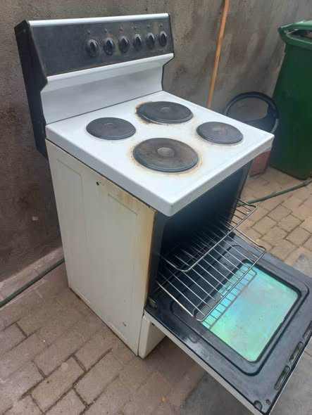 4 plate Defy 2nd hand stove photo 4