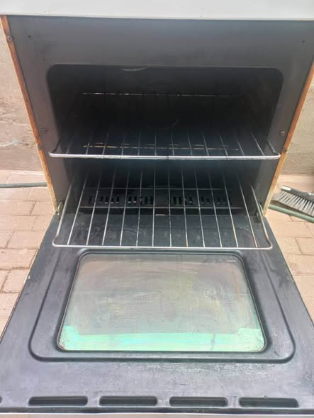 4 plate Defy 2nd hand stove photo 3