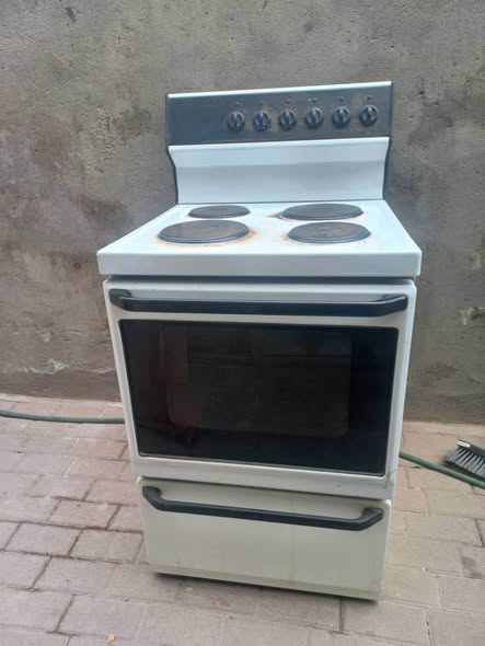 4 plate Defy 2nd hand stove photo 2