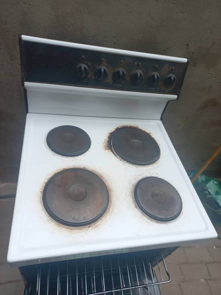 4 plate Defy 2nd hand stove photo 1