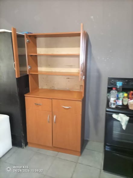 Kitchen cupboard photo 3
