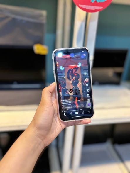 IPHONE XR 64GB photo 3