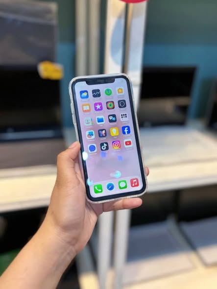 IPHONE XR 64GB photo 1