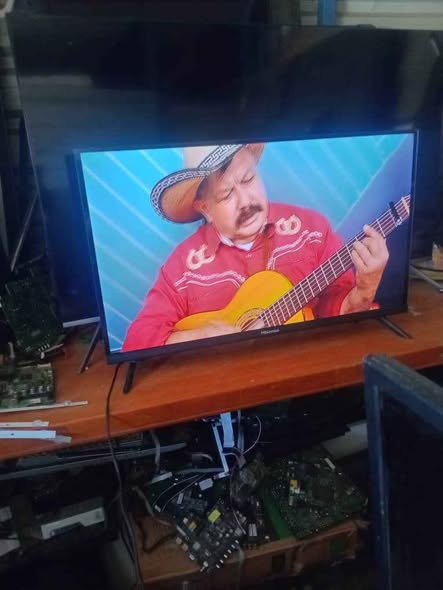 Hisense 32" Smart tv photo 2