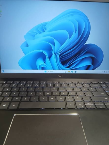 Dell slim laptop photo 5