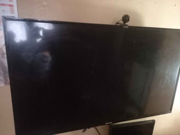 Hisence 50 inch TV photo 3