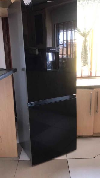 420L Kelvinator Mirror Fridge photo 2