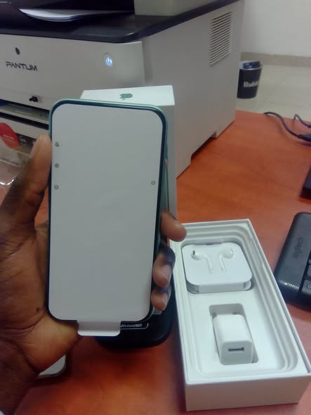 iPhone 11 photo 2