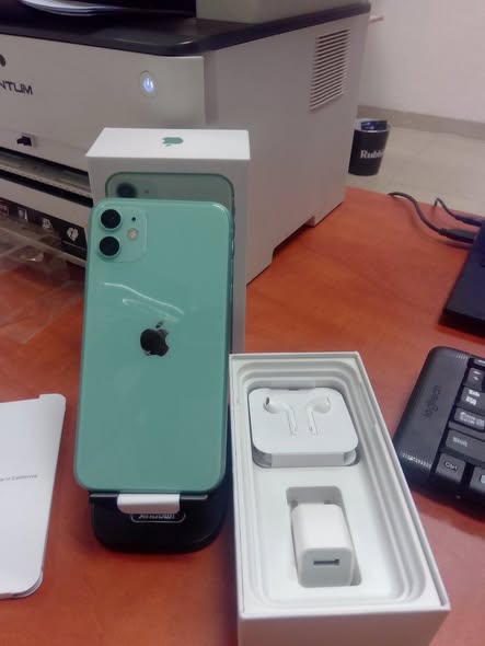 iPhone 11 photo 3