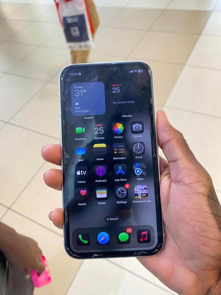 iPhone XR photo 1