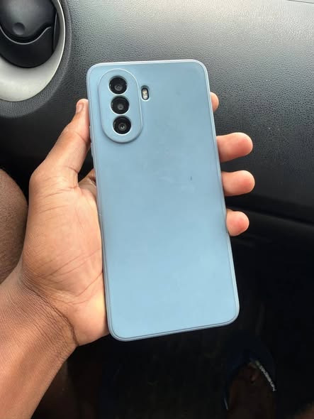 Huawei Nova Y70 photo 1