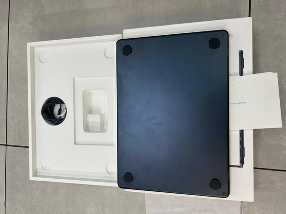 SPOTLESS 2022 MACBOOK AIR M2 photo 2