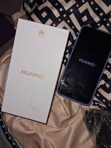 Huwei y 9 prime photo 3