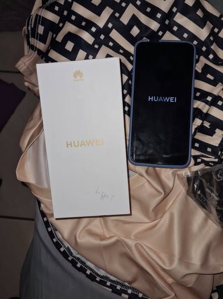 Huwei y 9 prime photo 1