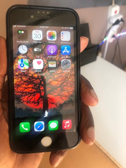 IPhone 8/64GB photo 1
