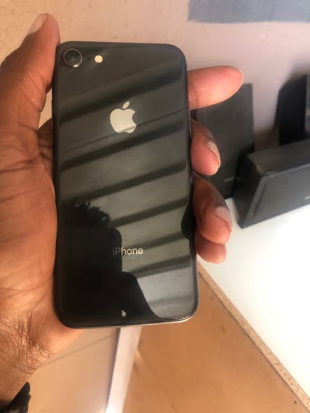 IPhone 8/64GB photo 2