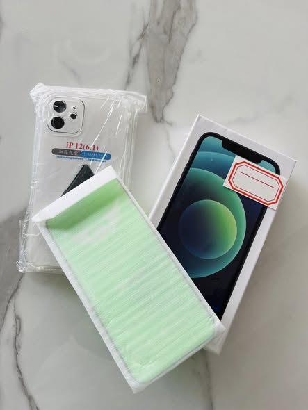 iPhone 12 photo 2