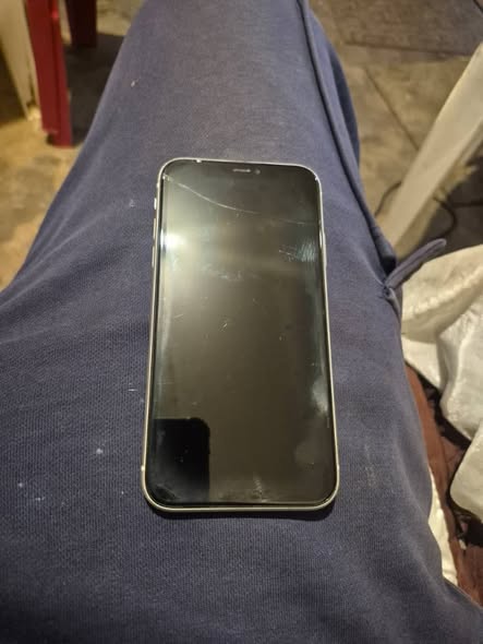 iPhone 11 photo 2
