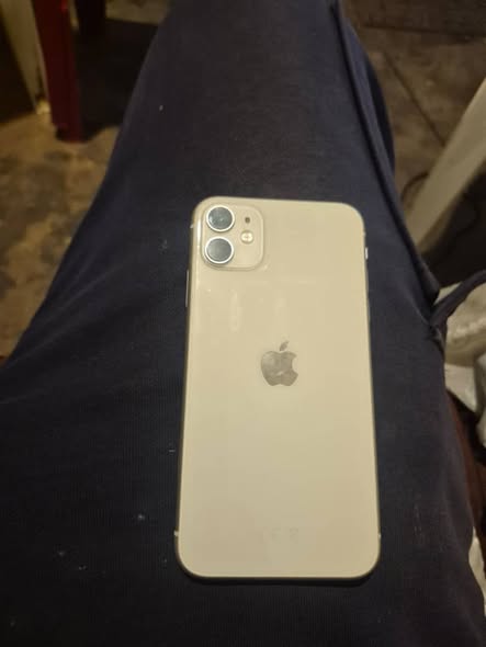 iPhone 11 photo 3