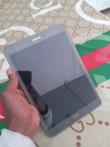 Dead Galaxy Tab A f555 photo 1