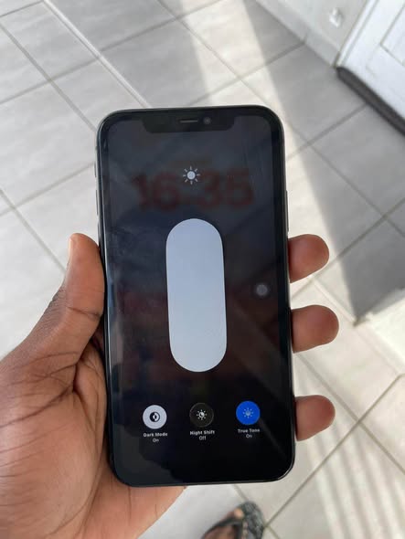 iPhone 11 photo 2