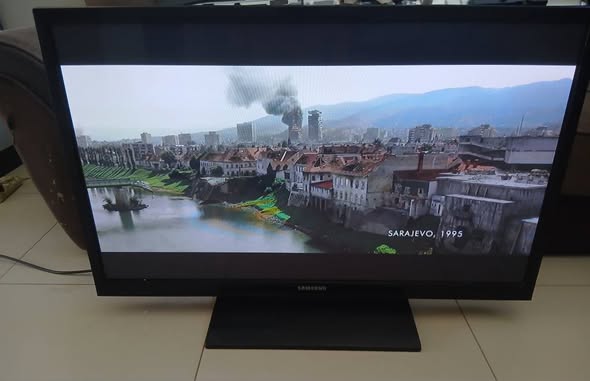 Samsung 43inch TV with remote photo 1