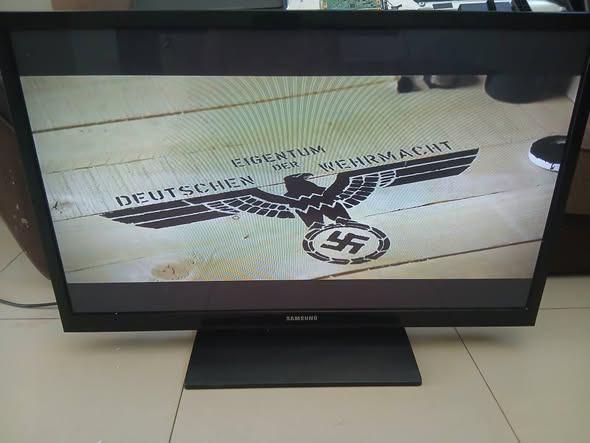 Samsung 43inch TV with remote photo 4