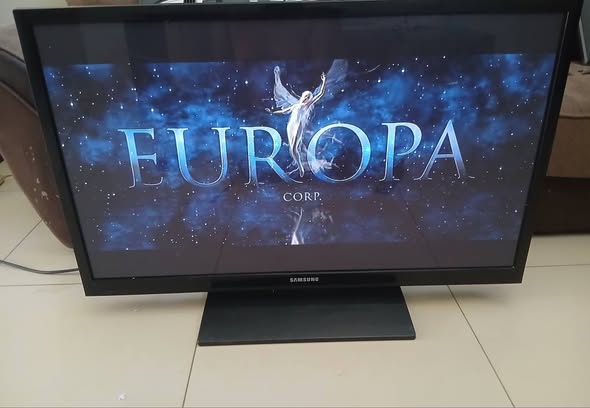 Samsung 43inch TV with remote photo 3