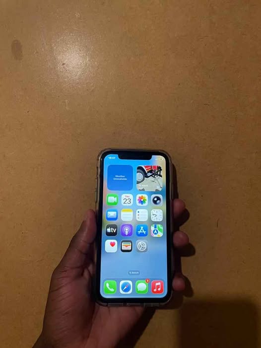 iPhone 11 128GB photo 1