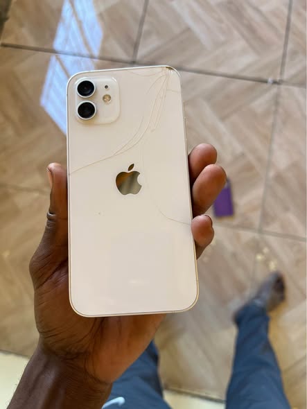 iPhone 12  128GB photo 2