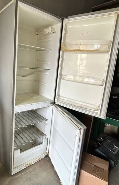 Kic large fridge photo 2