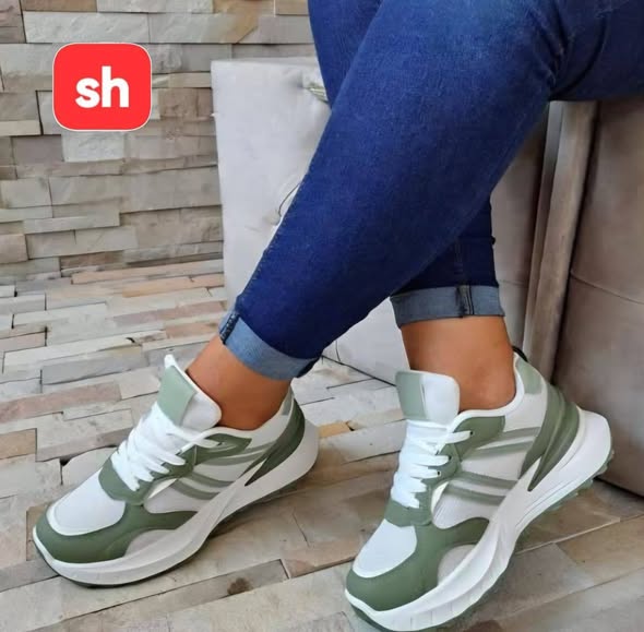 Sneakers photo 1