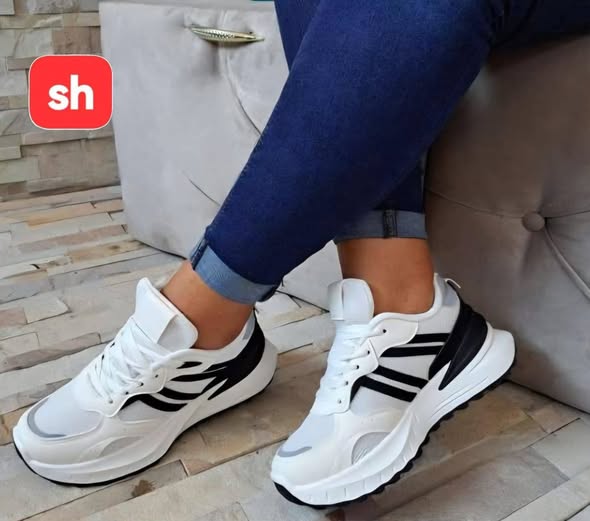 Sneakers photo 3