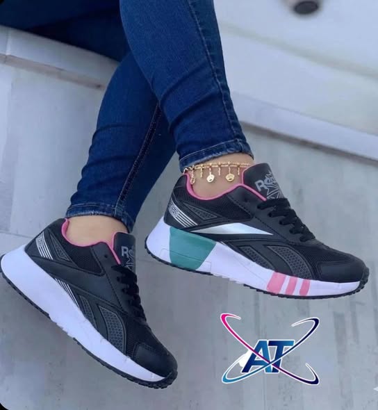 Sneakers photo 1