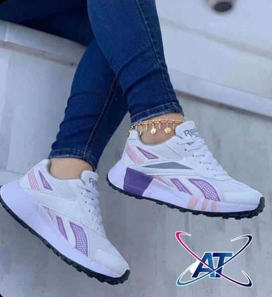 Sneakers photo 3