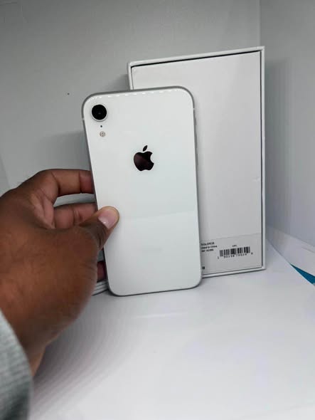 iPhone XR photo 2
