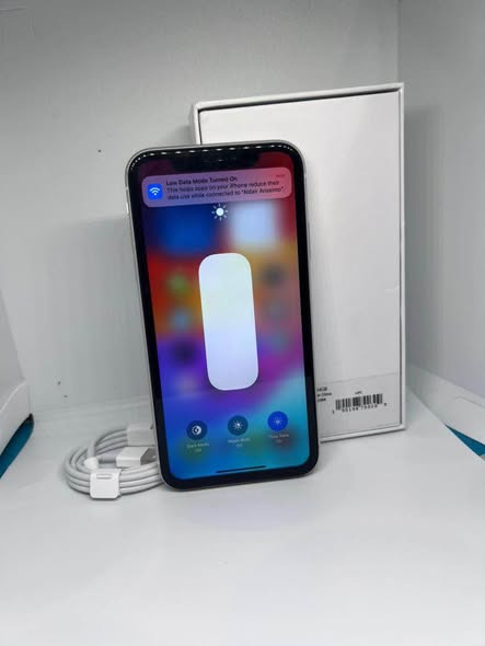 iPhone XR photo 1