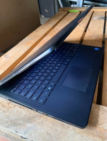 Dell laptop photo 3