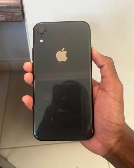 iPhone XR photo 2